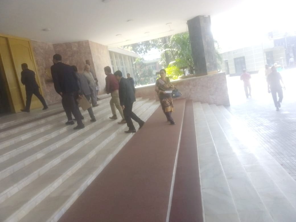 লকার খুলতে দুদকের আট সদস্যের টিম ঢুকল বাংলাদেশ ব্যাংকে